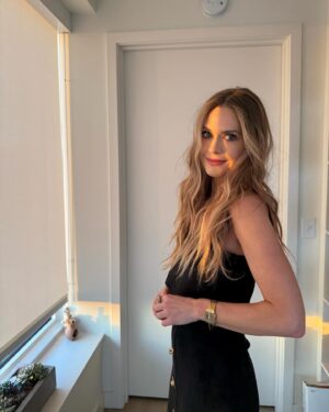 Maggie Lawson Instagram - Golden Hour ✨

💄 @antonmakeup 
🎀 @tildebymatilde