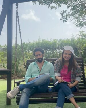 Mahenur Haider Instagram - How I thoroughly enjoyed playing Sajal 🩵🤍

#LoveHaiMushkil 🥰