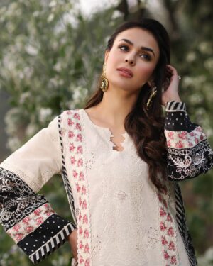 Mahenur Haider Instagram - X @manarabymaria

Get ready to pre-book these vibrant yet glamorous outfits from Vintage Flora'24 collection by Manara, perfectly designed for your spring/summer soirees.

Pre-Booking starts on 5th March, 2024 at 10:30 PM.
Launching Nationwide on 7th March, 2024.

Stay Tuned!

www.manara.pk

#MANARA #ManaraByMariaAsifBaig #MahenurHaider #VintageFlora24 #ComingSoon #SpringSummer #Florals #Clothing #PakistanFashion #VoguePakistan #PakistanStreetStyle
