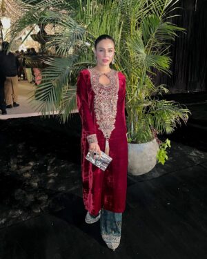 Mahenur Haider Instagram - ✨

wearing: @aleenakhan.official