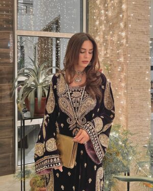 Mahenur Haider Instagram - wearing: @aleenakhan.official 💜