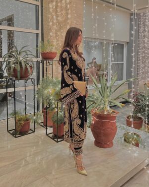 Mahenur Haider Instagram - wearing: @aleenakhan.official 💜