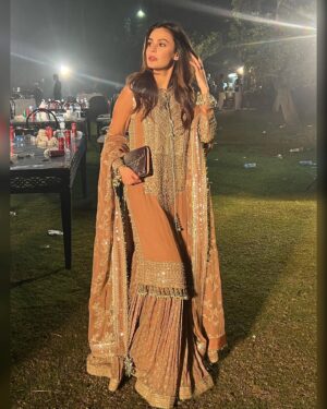 Mahenur Haider Instagram - 🤍

hair: @makeupcourtyard
wearing: @hussainrehar.official