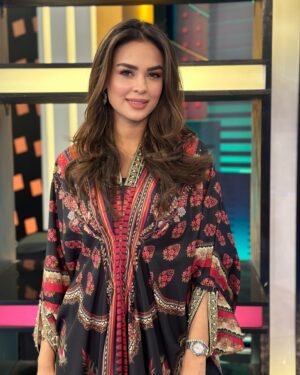 Mahenur Haider Instagram - 🫶🏻

Outfit by: @sammykdesigns
