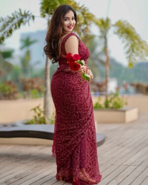 Malavika Menon Instagram - Love in the air ♥️ 
Shot @arun_p_raveendran_ 
Mua @beleza_makeover_ 
Styling @sreekala_24 
jwlry @mystic_glow_
Editor @vyshna__mohan