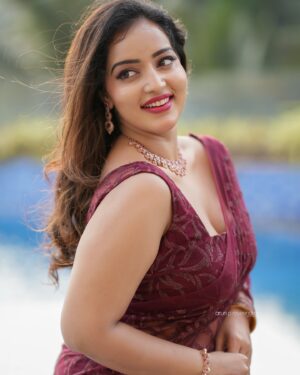 Malavika Menon Instagram - Love in the air ♥️ 
Shot @arun_p_raveendran_ 
Mua @beleza_makeover_ 
Styling @sreekala_24 
jwlry @mystic_glow_
Editor @vyshna__mohan