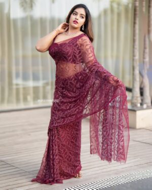 Malavika Menon Instagram - Love in the air ♥️ 
Shot @arun_p_raveendran_ 
Mua @beleza_makeover_ 
Styling @sreekala_24 
jwlry @mystic_glow_
Editor @vyshna__mohan