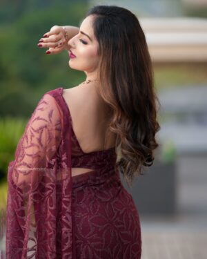 Malavika Menon Instagram - Love in the air ♥️ 
Shot @arun_p_raveendran_ 
Mua @beleza_makeover_ 
Styling @sreekala_24 
jwlry @mystic_glow_
Editor @vyshna__mohan