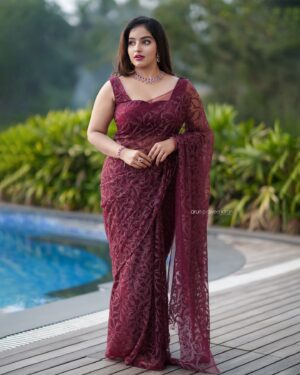 Malavika Menon Instagram - Love in the air ♥️ 
Shot @arun_p_raveendran_ 
Mua @beleza_makeover_ 
Styling @sreekala_24 
jwlry @mystic_glow_
Editor @vyshna__mohan