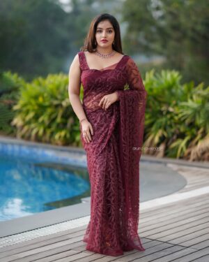 Malavika Menon Instagram - Love in the air ♥️ 
Shot @arun_p_raveendran_ 
Mua @beleza_makeover_ 
Styling @sreekala_24 
jwlry @mystic_glow_
Editor @vyshna__mohan
