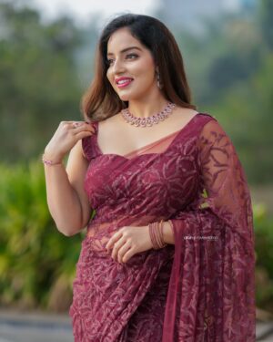 Malavika Menon Instagram - Love in the air ♥️ 
Shot @arun_p_raveendran_ 
Mua @beleza_makeover_ 
Styling @sreekala_24 
jwlry @mystic_glow_
Editor @vyshna__mohan