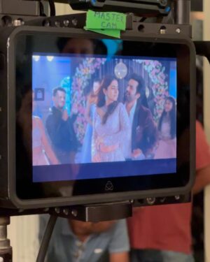 Malhaar Rathod Instagram - Haven’t watched ‘ The Proposal ‘ video yet ? 🌹💍
Watch it on @filtercopy channel nowww☺️
 
This video wouldn’t have been possible without the super talented @prithvi_famousfamily @shreya.maste &@supahit_famouscrew 🫶🏻
Thank you for lending us your fab moves 🕺🏻💃🏽
Also, couldn’t have asked for a better dance partner @ayush007 !! This was a long overdue reunion 🤗

Styled by @dipikamohtastylefile 
Makeup @ronicka_ralph