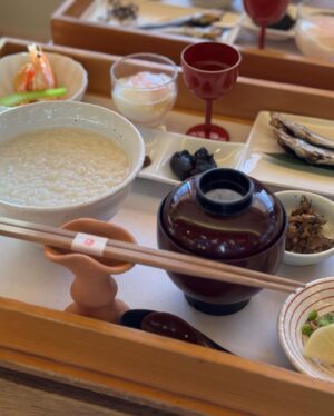 Mami Kumagai Instagram - 一泊二日の伊勢講
二見浦から外宮そして内宮へ
寄り道いっぱい。
美味しいものたくさん。

晴天に恵まれ最高の伊勢講になりました。

#熊谷真実
#伊勢講
#伊良子フェリーから
#鳥羽
# おかげ横丁
#猿田彦神社
#二見浦
#タキヴィソン
#御垣内参拝させていただきました