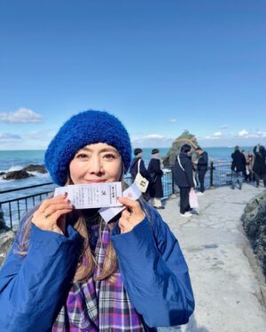 Mami Kumagai Instagram - 一泊二日の伊勢講
二見浦から外宮そして内宮へ
寄り道いっぱい。
美味しいものたくさん。

晴天に恵まれ最高の伊勢講になりました。

#熊谷真実
#伊勢講
#伊良子フェリーから
#鳥羽
# おかげ横丁
#猿田彦神社
#二見浦
#タキヴィソン
#御垣内参拝させていただきました