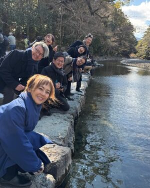 Mami Kumagai Instagram - 一泊二日の伊勢講
二見浦から外宮そして内宮へ
寄り道いっぱい。
美味しいものたくさん。

晴天に恵まれ最高の伊勢講になりました。

#熊谷真実
#伊勢講
#伊良子フェリーから
#鳥羽
# おかげ横丁
#猿田彦神社
#二見浦
#タキヴィソン
#御垣内参拝させていただきました