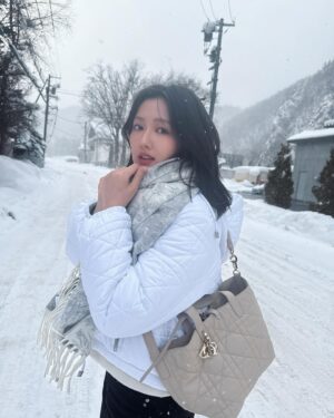 Mandy Tam Man-Huen Instagram - 雪 國

@Dior #DiorToujours