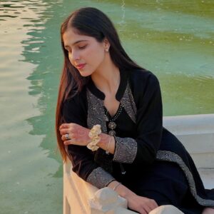 Manpreet Dolly Instagram - O Rangrez🥰
.
.
#cutegirl #cutie #khoobsurat #prettygirls #prettywoman