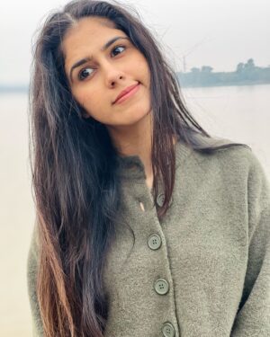 Manpreet Dolly Instagram - Prompting my LIFE🤩
.
.
#dress #greendress #gogreen #greenies #greenery