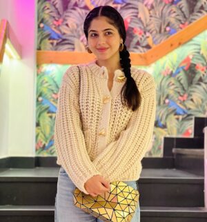 Manpreet Dolly Instagram - Kinna Sohna…? 🥰
.
.
#sohni #sohnikudi #cute #cutegirl #cutiepie #cutnessoverload #cutness #charm #babygirl