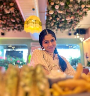 Manpreet Dolly Instagram - Kinna Sohna…? 🥰
.
.
#sohni #sohnikudi #cute #cutegirl #cutiepie #cutnessoverload #cutness #charm #babygirl