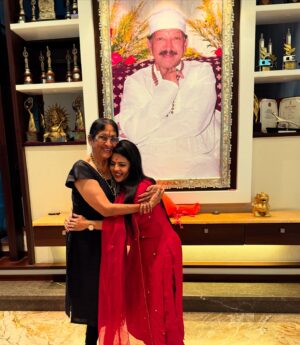 Mansi Joshi Instagram - I consider myself very lucky to have met Vishnuvardhan sir’s family 💝
Bharathi Amma such a humble soul and @aniruddhajatkar sir has always been so grounded and most polite and Keerthi mam as well ❤️ Thank you for accepting the invitation for my marriage 🧿🥰