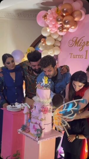 Mansi Sharma Instagram - Feel immensely grateful & blessed to be part of Hans family celebrations! 
The trust bond between us has grown professionally & personally over the years.. I still remember preparing my first cake for Hans Family, PINK HANGING BABY SHOWER cake in year 2020 & no looking back after that🧿♾️
Thank u @mansi_sharma6 @yuvrajhansofficial for always believing in my work..
#yuvrajhans #thecakewalkerz #mansisharma #thecakewalkerz #panchkulabaker #chandigarhbaker #mohalibaker #mohalibakers #chandigarhbakers #edibleart #birthdaycake #birthdaycakes #alledible