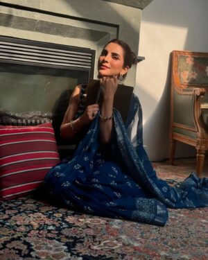 Mansi Sharma Instagram - Karwa ChauthVibes 🧿🧿❤️❤️ #Mehndi #Saree #MakeUp #MommyOf2 #ThankYouRabbJiForEverything 🙏🙏