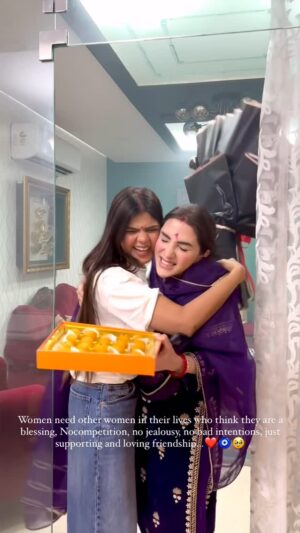 Mansi Sharma Instagram - कोई कोहिनूर भी दे तो मैं तेरा सौदा ना करूँ ❤️🧿 Cheers to our 15 years of friendship ❤️🧿🥹
,
#love #blessed #khushishah #thankful #bestfriends #besties #bestfriendsforever #friendship #friendshipgoals #iloveyou