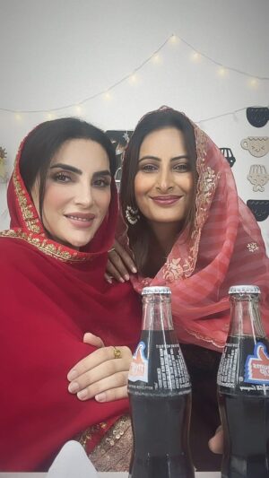 Mansi Sharma Instagram - Minu Soda Water Le De Way 😍 #Reel #Punjabi #Song #Music #Happiness #BadalPePaaoHai #MommyOf2 #Blessed #ThankYouRabbJiForEverything 🙏🙏