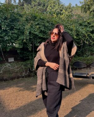 Mansi Sharma Instagram - “The best things in life are the people we love, the places we go and the memories we make.” #2025 #New #Memories #MommyOf2 #Blessed #ThankYouRabbJiForEverything 🙏🙏