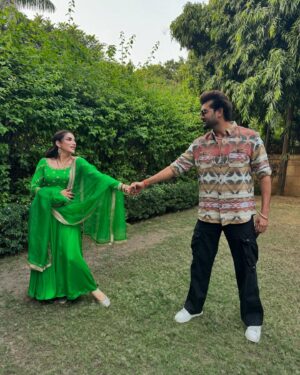 Mansi Sharma Instagram - Happy KarwaChauth Everyone ❤️ Love You @yuvrajhansofficial 🧿❤️

Suit : @the_fashionist_boutique ( Not Collaboration)
Jewellery : @sunderjewellers ( Not Collaboration)
Jutti : @official_pf_buttons_and_bows 😍