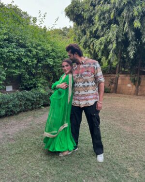 Mansi Sharma Instagram - Happy KarwaChauth Everyone ❤️ Love You @yuvrajhansofficial 🧿❤️

Suit : @the_fashionist_boutique ( Not Collaboration)
Jewellery : @sunderjewellers ( Not Collaboration)
Jutti : @official_pf_buttons_and_bows 😍