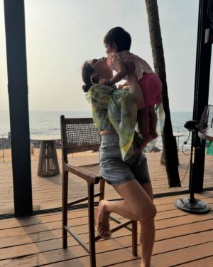 Mansi Sharma Instagram - Tiny hands, little feet, and a whole lot of love. @hredaanyuvraajhans69 @mizrabyuvraajhans ♥️♥️🧿🧿 #Mommyof2 #Love #Happiness #Insta #InstaTrending #ThankYouRabbJiForEverything 🙏