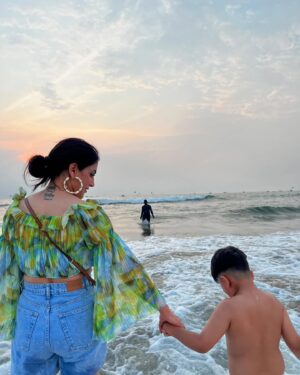 Mansi Sharma Instagram - Tiny hands, little feet, and a whole lot of love. @hredaanyuvraajhans69 @mizrabyuvraajhans ♥️♥️🧿🧿 #Mommyof2 #Love #Happiness #Insta #InstaTrending #ThankYouRabbJiForEverything 🙏