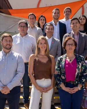 Marcela Sabat Instagram - 🚨ACUERDO POR LA SEGURIDAD. Hoy concretamos el compromiso por la #Seguridad con la @subprevdelito y @alianzaincl con nuestras empresas asociadas @uber @ubereats @cabify_chile @didi_chile  y @rappichile 

Tenemos la convicción de que la seguridad es clave para desarrollar cualquier actividad y por eso desde hoy, nuestras empresas asociadas ponen a disposición una vez más, de la ciudadanía, su #tecnología e #innovación en pos de más y mejor seguridad.

En este acuerdo nos comprometemos a:
1.  Implementar sistemas de validación de identidad biométrica a conductores y repartidores, a fin de prevenir el uso indebido de cuentas, lo cual permitirá aumentar sustantivamente la seguridad de los usuarios.
2. A colaborar con la Subsecretaría de Prevención del Delito, en la difusión del Programa Denuncia Seguro, a través de las diversas plataformas de comunicación de las que disponen para relacionarse con sus usuarios, con el objeto de fomentar su utilización.
3. A continuar las coordinaciones necesarias con la subsecretaría para aumentar la seguridad de los usuarios y conductores.

Agradecemos la buena voluntad y rapidez de la Subsecretaria @carolina.leitao_ para sellar este acuerdo.

Seguiremos por este tremendo camino de la colaboración público privada 💪🏻