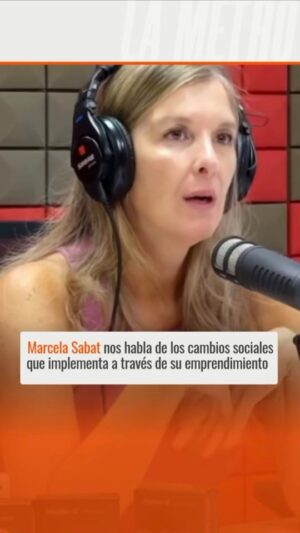 Marcela Sabat Instagram - En este episodio de #ChileAlHombro 🇨🇱 conversamos con Marcela Sabat sobre los cambios sociales que implementa a través de su emprendimiento 

Escúchanos todos los sábados de 12:00 a 13:00 horas en la 95.9FM en Santiago 📻, lametrofm.cl, en el canal 194 de Zapping 📡 y en nuestro canal de Youtube: La Metro TV 📺

#emprendedores  #Chile #LaMetro #MeVoyALaMetro