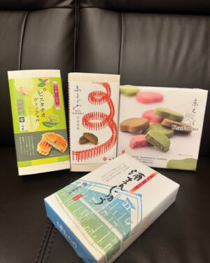 Mari Okamoto Instagram - 絵本発売記念クラファン支援者さん向けパーティー🥳

支援いただいた方々やお友達に会えて
凄く嬉しかったです！！

何より絵本 @usigaerukun を読んでくださった方が、
涙を流してくださり、

"辛い"経験から気付けた"幸せ"な気持ちを詰め込んだ作品だったので、改めて辛い経験が報われた瞬間でもありました。

会場をお貸しいただいた @tomohappy111 社長、

お食事提供いただいた
@bowwow_kitchencar さん、
@anela.bowls の @miyuu_ailes ちゃん

お土産提供いただいた
#京伏見菓匠和晃 さん
#漢方の春日部第一薬局 の @katsunari0125 さん

皆様、本当にありがとうございました！感謝致します☺️💝