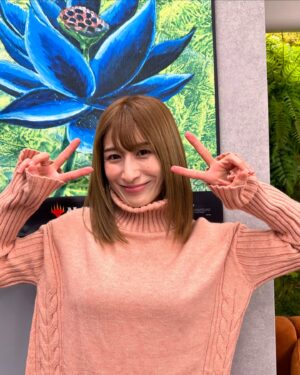 Mari Okamoto Instagram - 絵本発売記念クラファン支援者さん向けパーティー🥳

支援いただいた方々やお友達に会えて
凄く嬉しかったです！！

何より絵本 @usigaerukun を読んでくださった方が、
涙を流してくださり、

"辛い"経験から気付けた"幸せ"な気持ちを詰め込んだ作品だったので、改めて辛い経験が報われた瞬間でもありました。

会場をお貸しいただいた @tomohappy111 社長、

お食事提供いただいた
@bowwow_kitchencar さん、
@anela.bowls の @miyuu_ailes ちゃん

お土産提供いただいた
#京伏見菓匠和晃 さん
#漢方の春日部第一薬局 の @katsunari0125 さん

皆様、本当にありがとうございました！感謝致します☺️💝