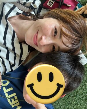 Mari Okamoto Instagram - 息子と池袋のてんぼうパークへ☁️
息子が、母さんも！って撮ってくれた📷❤️

【私服】アメブロに載せてるよ😘
トップスは、楽天のレディース服専門店 CLOVERDEPOT！
ショートパンツスカートは、楽天のSAISON DE PAPILLON！
ダウンは、楽天のTResor-clothesです🫶

#ママコーデ #プチプラコーデ #プチプラファッション #プチプラ高見えコーデ #今日のコーデ #今日の服