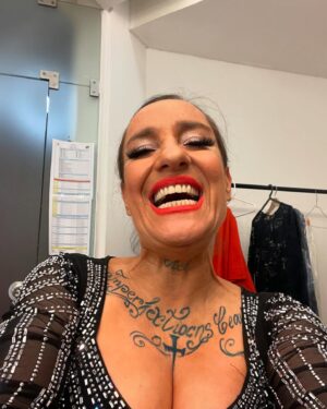 Maria Rueff Instagram - Personagem em construção… 
Quem será? 
@caporcasartp