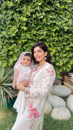 Mariam Ansari Instagram - Eid Mubarak for me and mine to you and yours ♥️🥰

#sayMashAllah