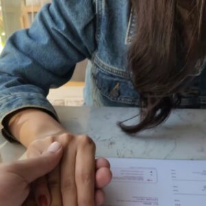 Mariam Ansari Instagram - Anniversary dump or shall I say dumped on anniversary 😂 
Ending 2023 with a bad joke, totally my style.
