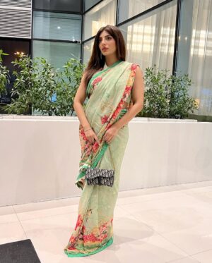 Mariam Ansari Instagram - Just destination wedding things 💚

🥻 @ansabjahangirstudio