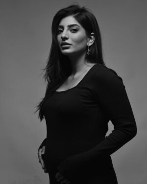 Mariam Ansari Instagram - Owais ke saath bohot pictures laga lein ab solos Ki baari 🙈🙊

📸 @daniyalnaqvie
