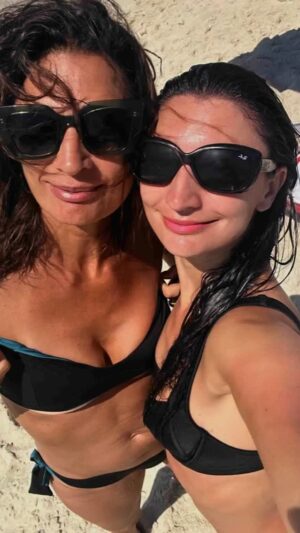 Mariana Arias Instagram - Río de Janeiro, ciudad intensa, pasional! Que alegría volver con @palcepeda 
Gracias @principiostour por organizar nuestro viaje. @interassist por cuidarnos 
Y @windsorhoteis por alojarnos en Barra De Tijuca. Caminamos por Leblon, recorrimos restaurantes. Fanáticas de comer rico y de la playa🦋♥️🙏
Gracias, Gracias, Gracias!!