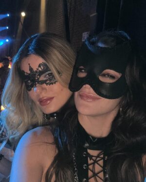 Mariana Molina Instagram - ELAS CHEGARAM!
#belezafatal lançou os novos capítulos e Mariana e Sofia já chegaram daquele jeito! 
corre pra ver, antes que pegue mais spoilers por aí!