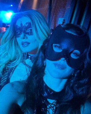 Mariana Molina Instagram - ELAS CHEGARAM!
#belezafatal lançou os novos capítulos e Mariana e Sofia já chegaram daquele jeito! 
corre pra ver, antes que pegue mais spoilers por aí!
