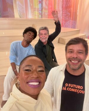 Mariana Nunes Instagram - O futuro já começou!🥂

#divertido
#haqttempoeunaousavaumsalto
#festadafirma