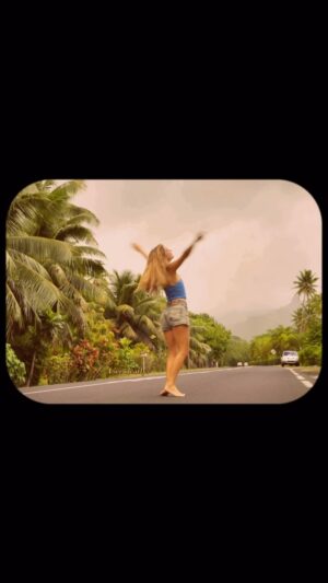 Mariana Wengorovius Instagram - the world makes sense 🦋
.
.
filmed by @chema.bal ✨ edited by me 🤍 destination with @pacaya_trips 🌴
.
#cinematic #love #summer #tropics