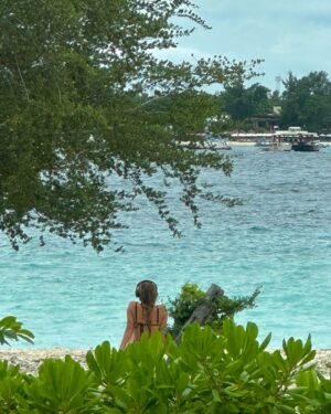 Mariana Wengorovius Instagram - the perfect week to say goodbye to Indonesia for a while 🏝️🌺 surrounded by blues and flowers ✨